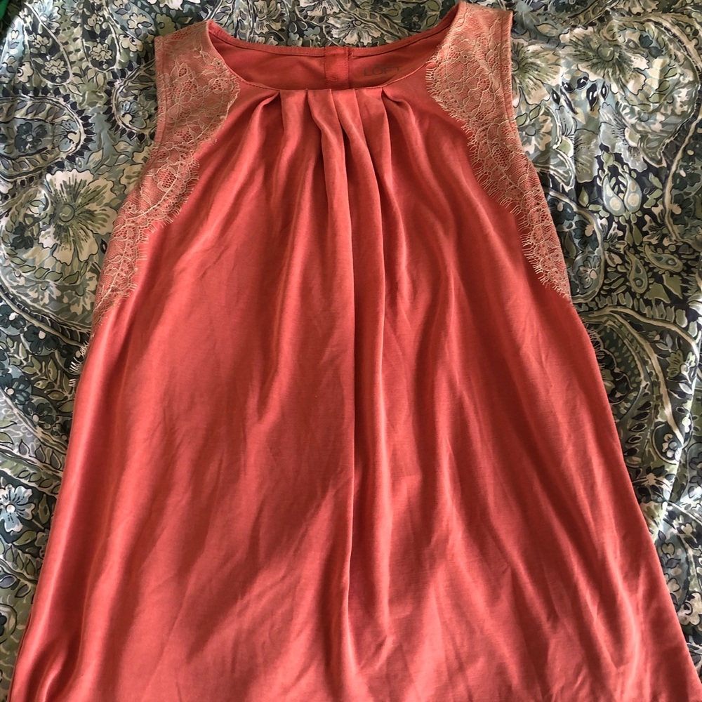 Loft pink tank with lace